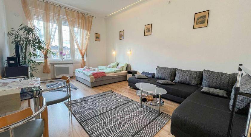 Csarnok negyed Apartment | 44 m² Apartment ∙ 1 bedroom ∙ 3 guests