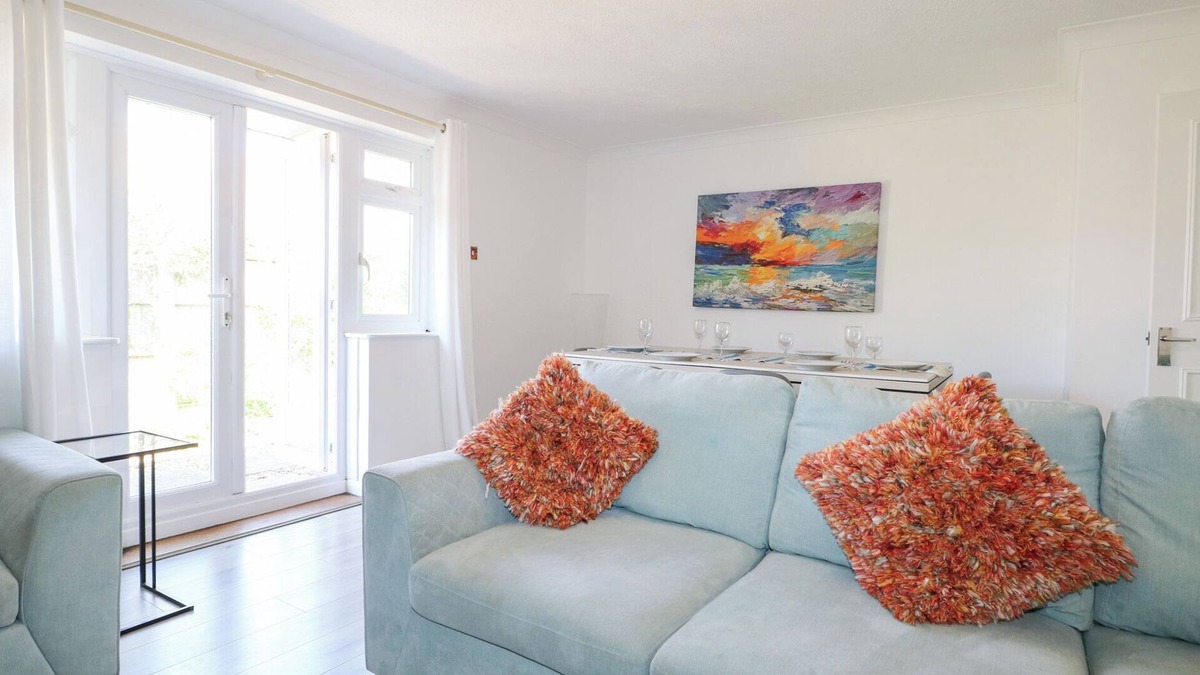 Pagham Cottage | 44 WEST FRONT ROAD, pet friendly, character holiday cottage in Pagham