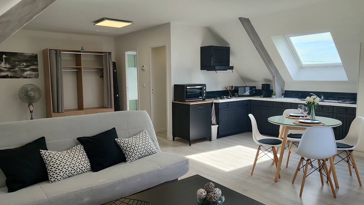 Colombelles Apartment | 45 m² studio in private home with independent access and private parking