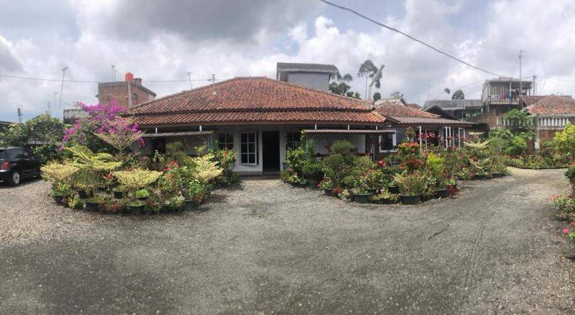 Ciwidey House | 450 m² House ∙ 4 bedrooms ∙ 30 guests