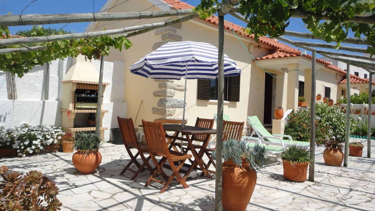Praia das Macas Cottage | 450 meters to the beach, Private gardens,Praia das Maçãs