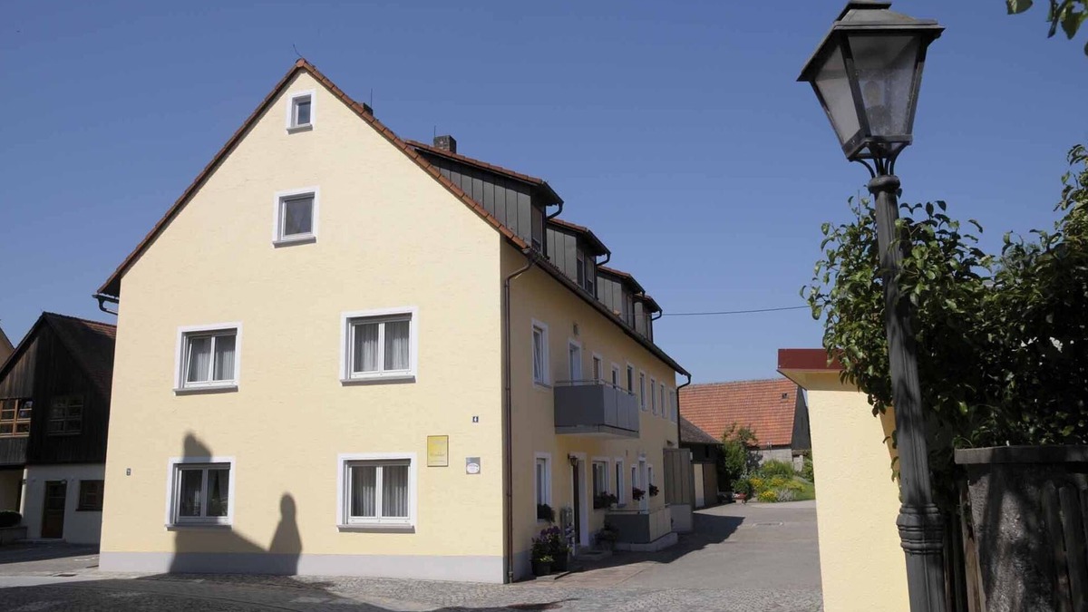 Merkendorf Apartment | 45qm-große Ferienwohnung mit Gartenhaus und Grillmöglichkeiten