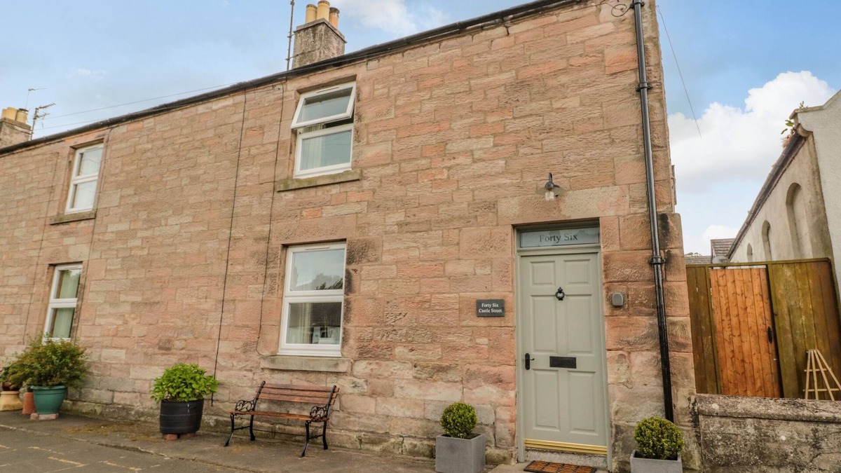 Norham Cottage | 46 CASTLE STREET, pet friendly, country holiday cottage in Norham