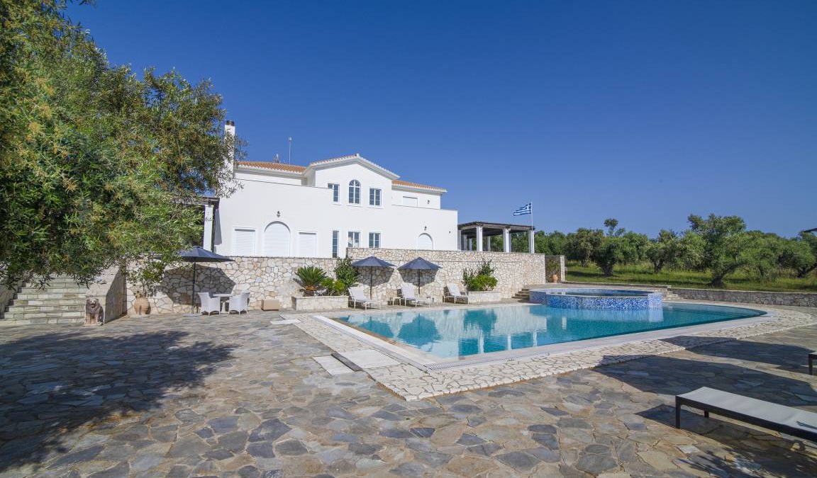 Killini Resort | 465 m² Luxury rental ∙ 4 bedrooms ∙ 8 guests
