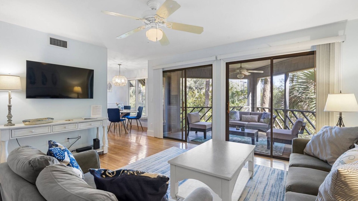 Vanderhorst Plantation Condo | 4651 Tennis Club: Dog OK, 2BR with Screened Porch, Beach Gear/Bike Credit