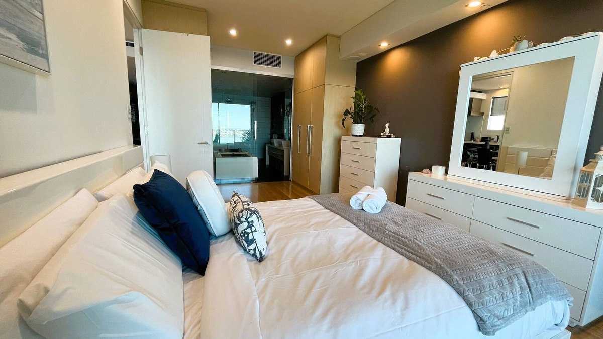 Perth Central Business District Apartment | 47 Breathtaking City RiverViews 2BR+Park