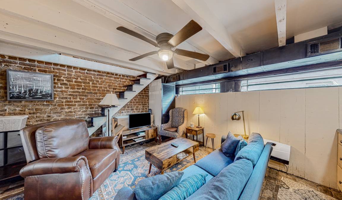 Historic Downtown Savannah Cottage | 47 m² Cabin ∙ 1 bedroom ∙ 2 guests