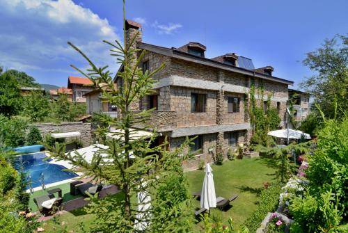 Velingrad Villa | 470 m² Villa ∙ 8 bedrooms ∙ 19 guests