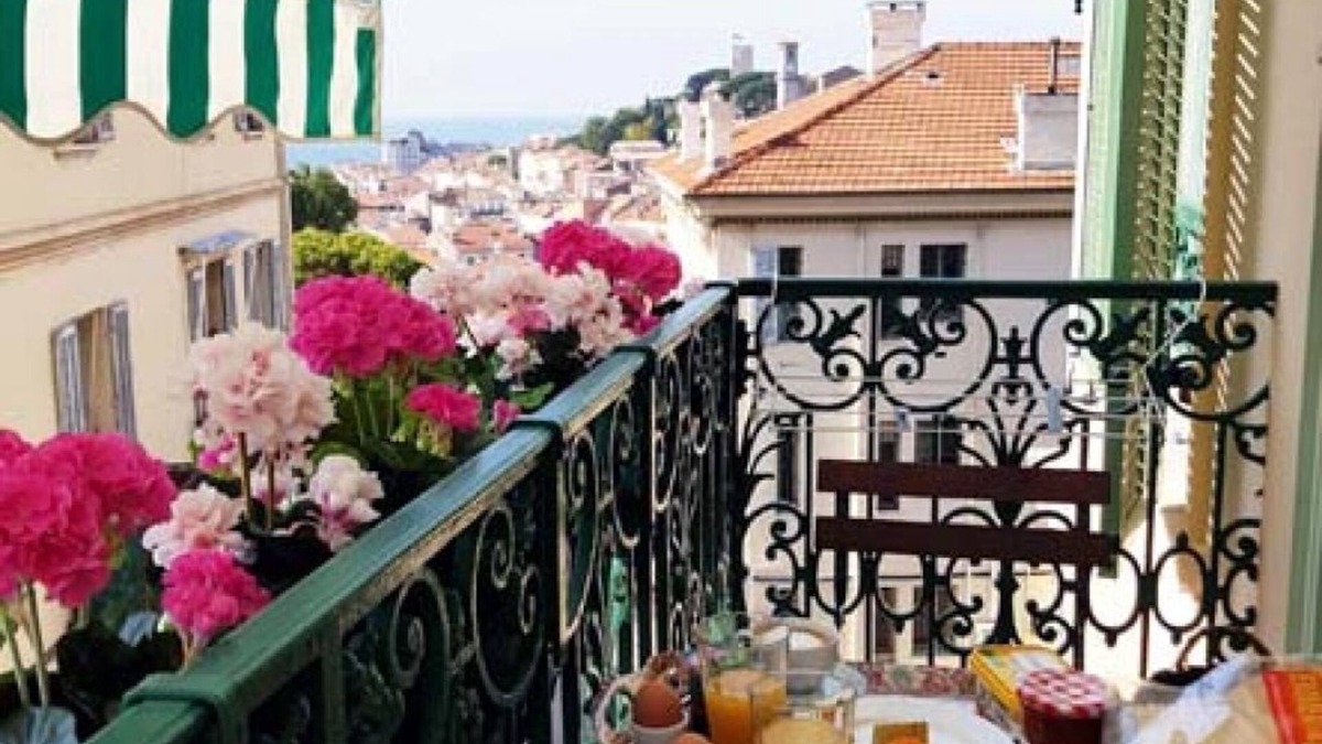Riou - Petit Juas - Av de Grasse Apartment | 48. Bright and charming apt with a lovely view, two bedrooms and two bathrooms