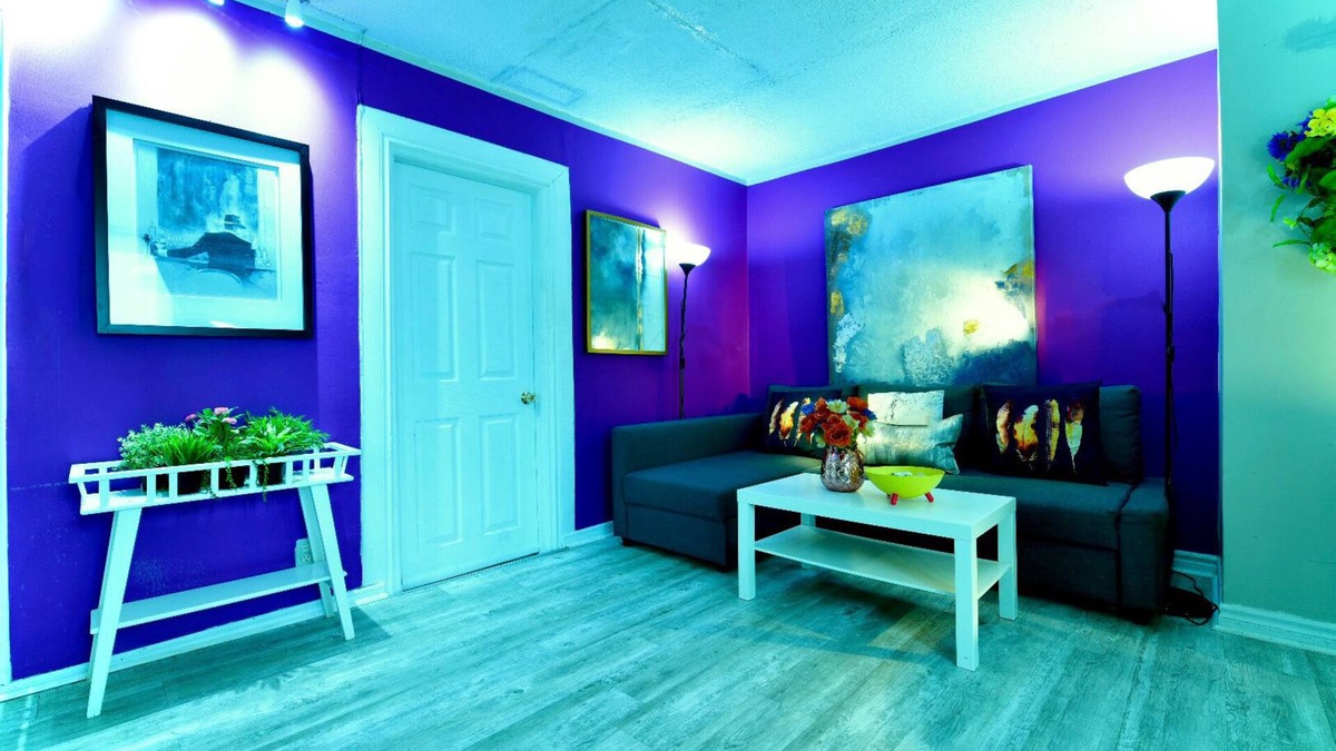 Windsor Apartment | 480# Two-bedroom apartment near the border tunnel