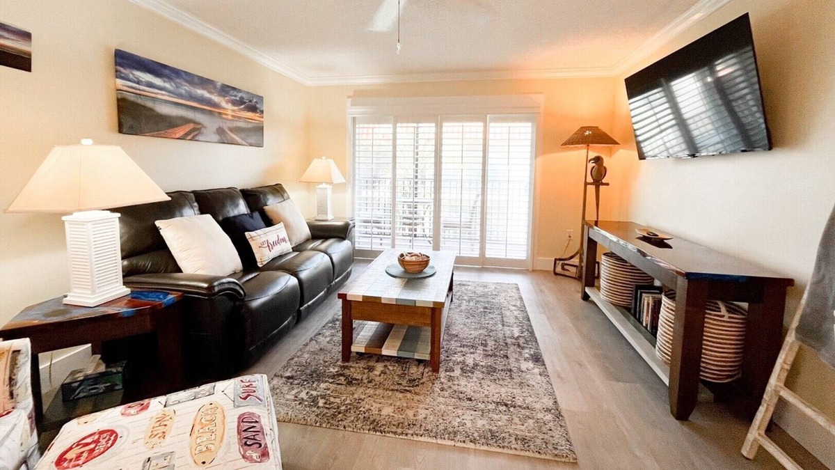 Crescent Beach Condo | $480 Weekly- $1700 Monthly Fall Special