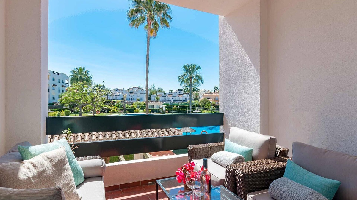 San Pedro de Alcantara Apartment | 49 - Lorcrisur overlooking the pool