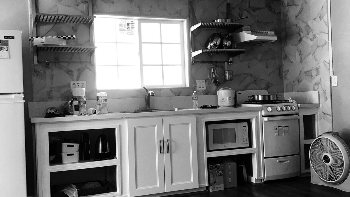 Hawthorne House | 4942-B West 120th street guest house closed to LAX AIRPORT