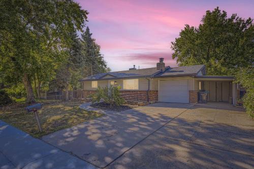 Lamar Heights Area House | 4BD - Hot Tub, BBQ, Games - 10 Mins to Olde Town