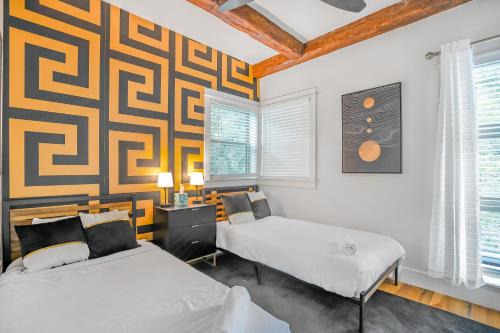 Rosewood Apartment | 4bd Luxury Retreat near Downtown w/King Bed Suite