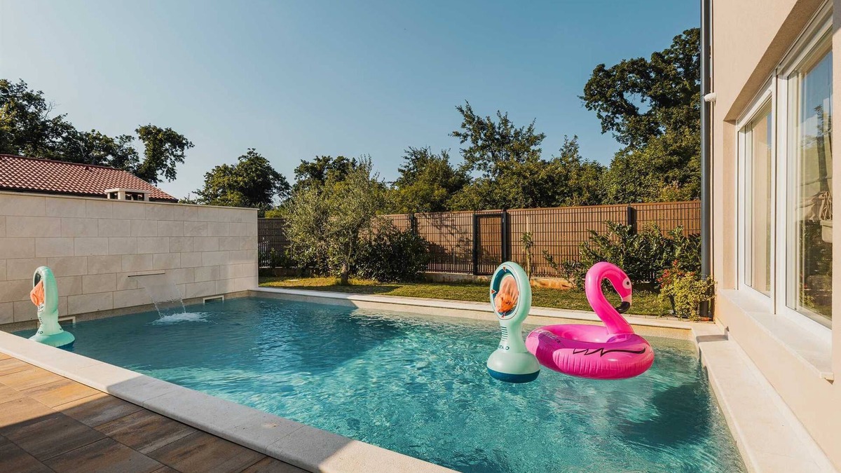 Mali Vareski Villa | 4BD villa with swimming pool and playground close to Duga uvala beach