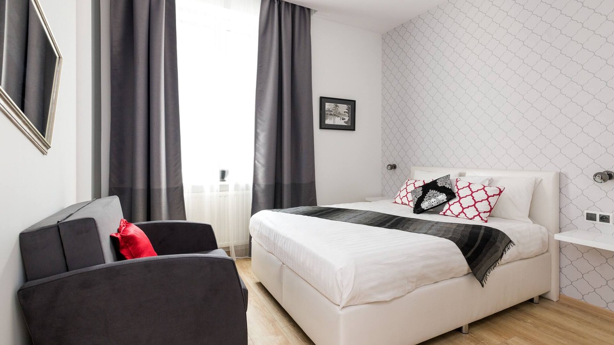 Kazimierz Apartment | 4bdr, 4bth - air-con, with extra rooms, excellent location, 155sqm