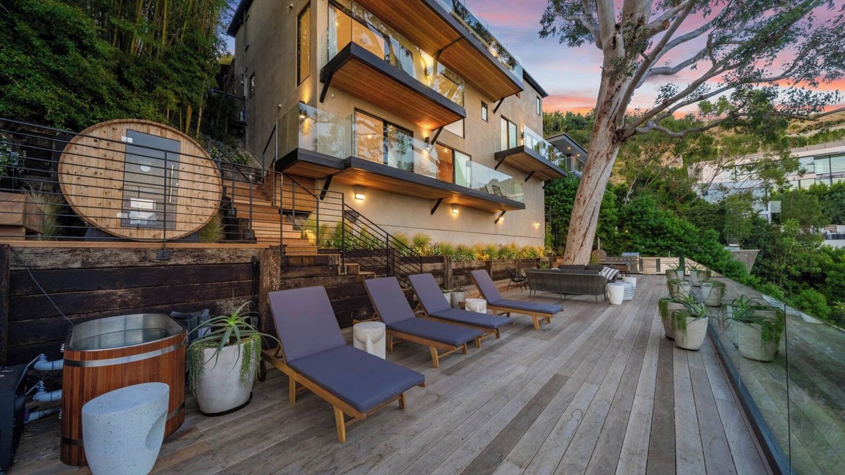 Hollywood Hills West House | 4bdr Luxury Stay w/Views & Sauna&cold plunge