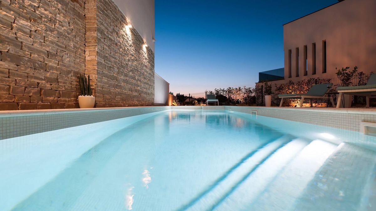 Murter Villa | 4BDR Villa, A/C, 4000 sq ft, beach area, private pool, jacuzzi top roof terrace
