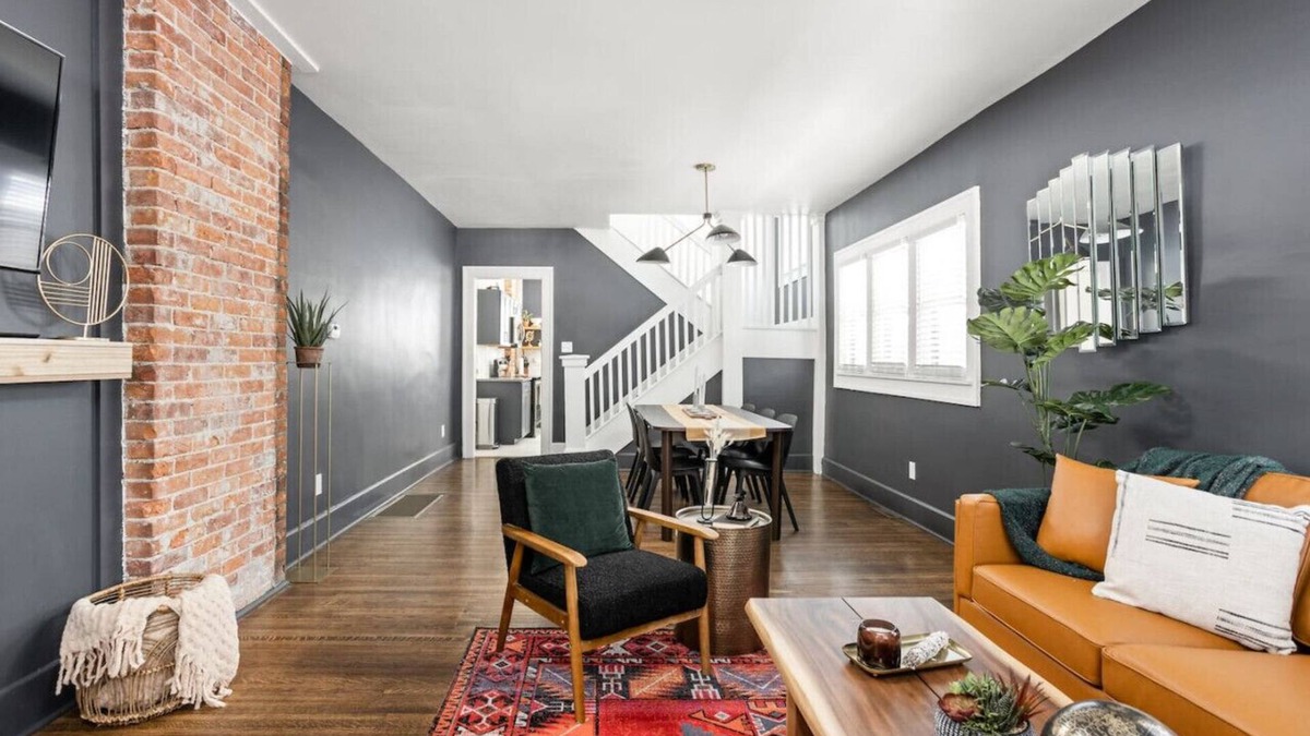 Holy Cross House | 4bed 2bath Convention NBA 8 min walk Downtown Indy