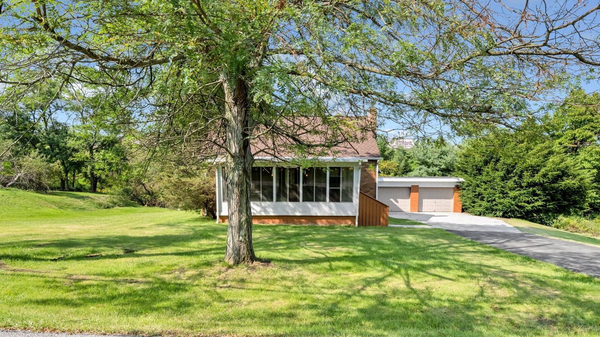 Monaca House | 4Bed/2Bath Home, 1.5Acres, Prime Location, Private