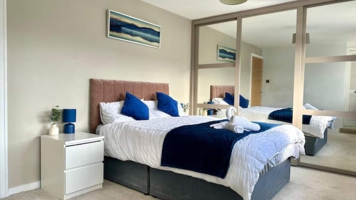 Bonnybridge House | 4Bed 2Bath Luxe + Home Cinema