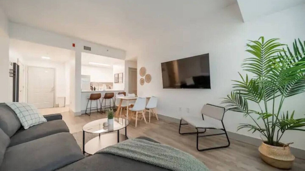 Charlotte Center City Apartment | 4Bed/2Bath - W/Wi-Fi +Fitness Centre +Truist Field