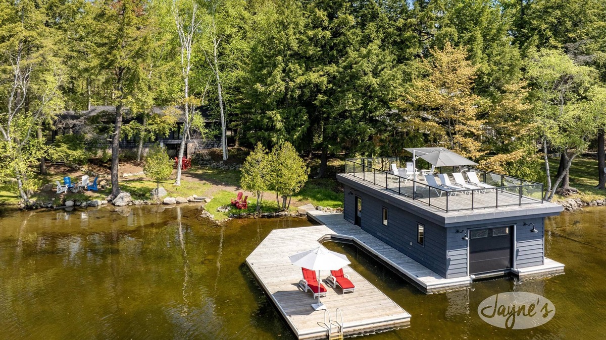 Minett Cottage | 4bed, 4bath, South exp, prestigious area of Royal Muskoka Island w/road access