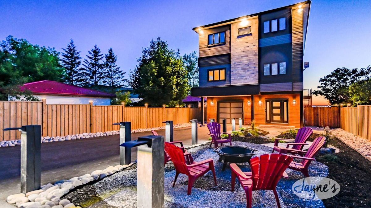 Tiny Cottage | 4bed 5bath brand new beach house in Tiny! West Exposure! Sunsets! Hot tub!