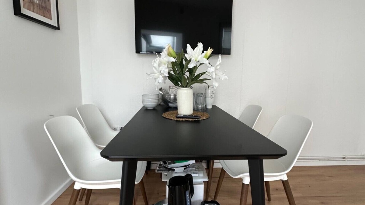 Lehnin Apartment | 4Bed Apartment with Parking in Kloster
