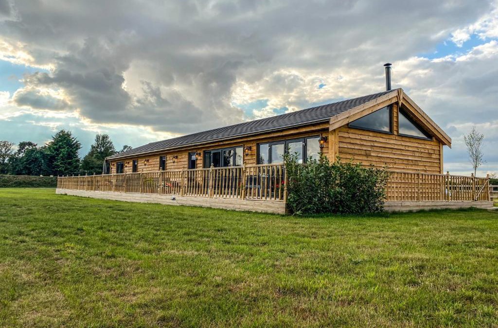 Fangfoss House | 4Bed Lodge Sleeps8-Pet Friendly-Hot Tub-Log Burner