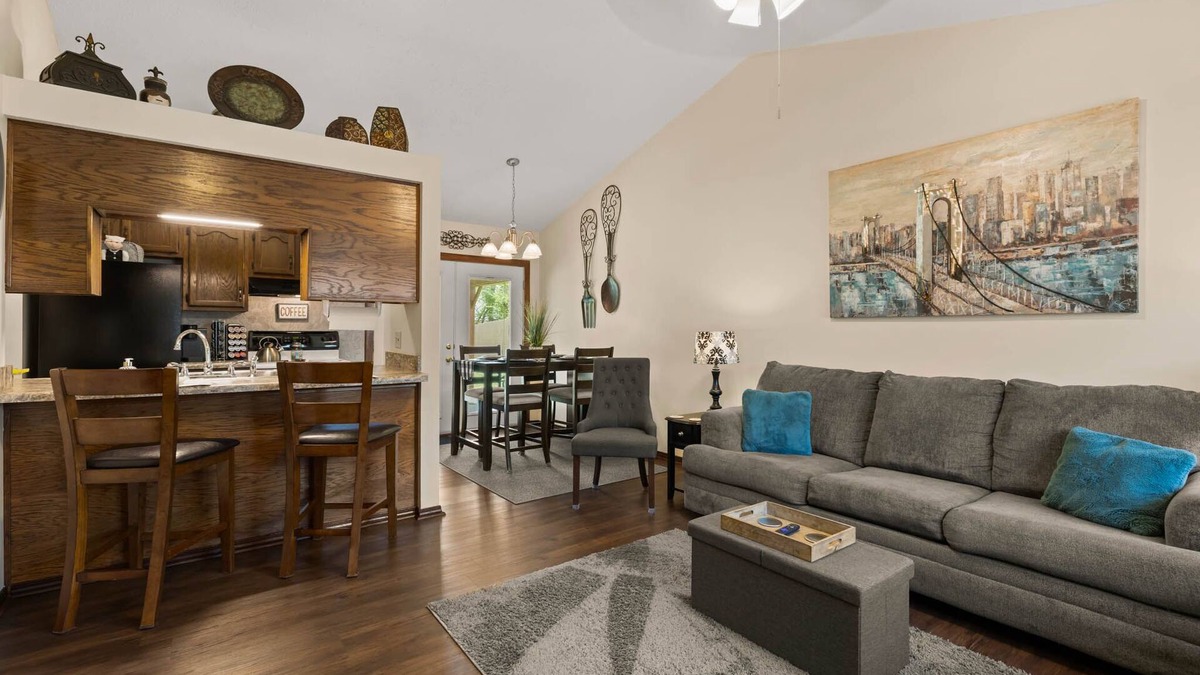 Owensboro House | 4bed3Bedroom near Convention Ctr, downtown, Fisher Park, 30 min to Holiday World