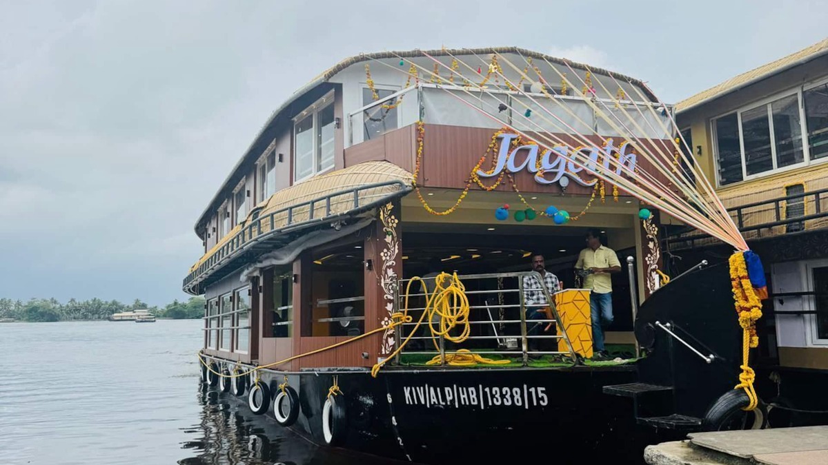 Alappuzha Boat Rental | 4bedroom private houseboat or 4bedroom suite