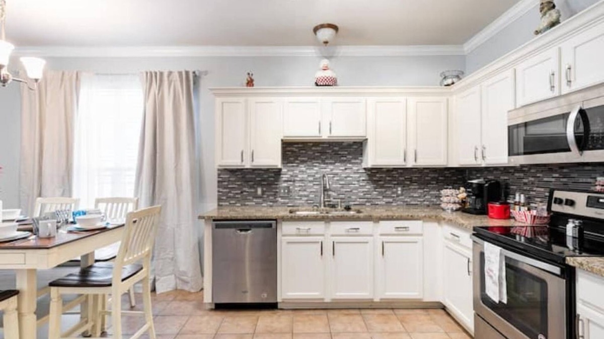 Elmo House | 4Bedroom with King bed/Suite Downstairs