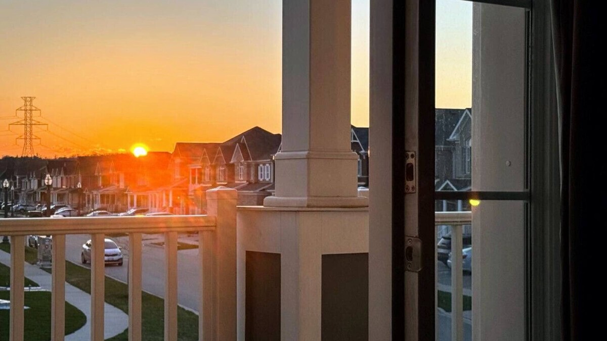 Doon South House | 4BR 2 king 3 Queen 6 beds in total 3 GBPS Wi-Fi