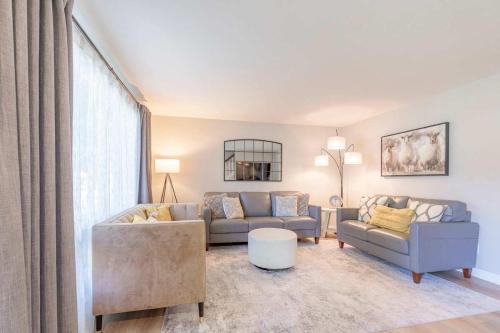 Green Bay House | 4BR 2BA Dog Friendly 3 Kings Walk to Lambeau