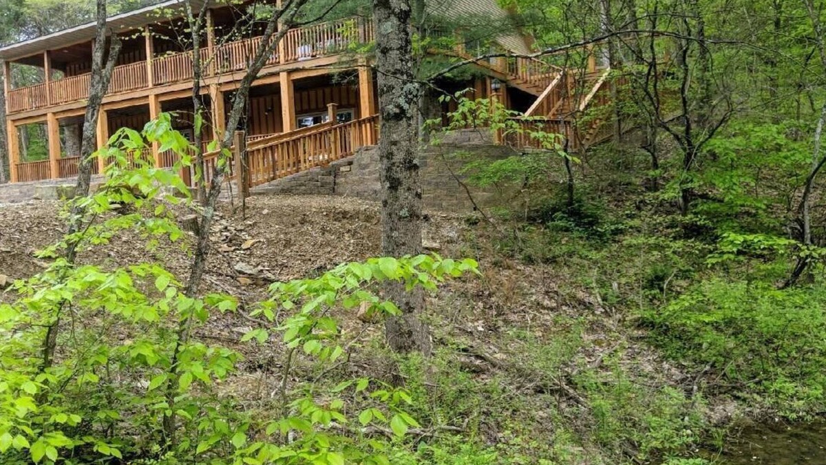 Gnaw Bone Cabin | 4BR, 4BA log cabin w/hiking trails