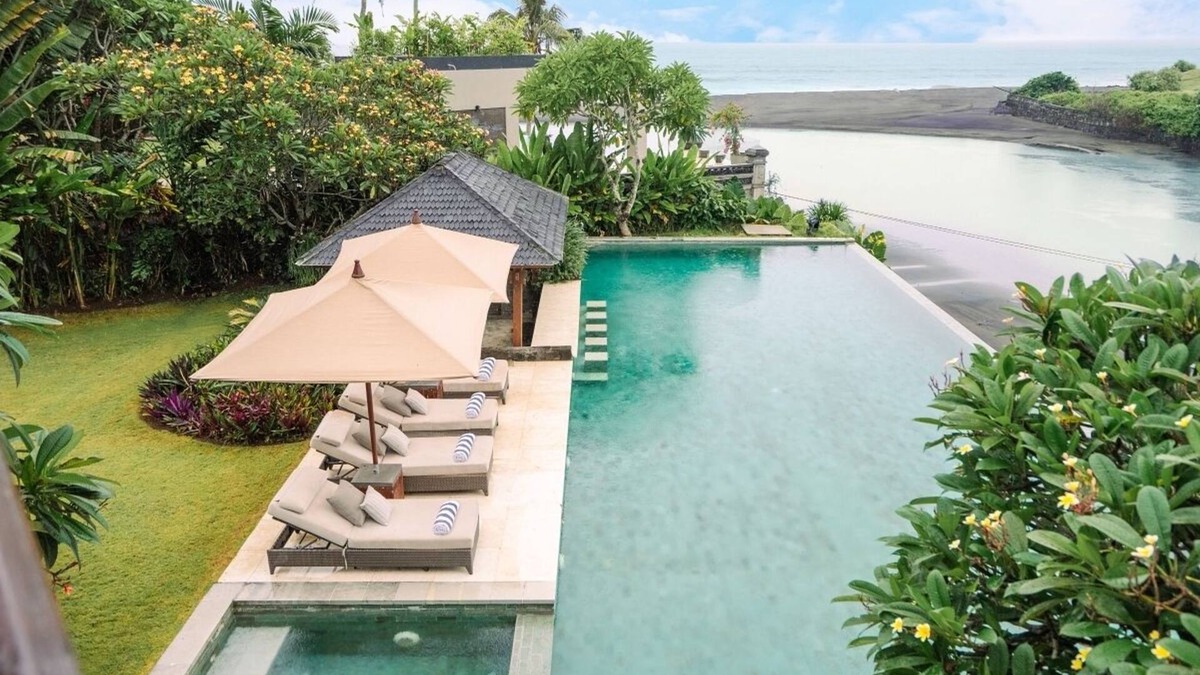 Beraban Villa | 4BR-Beachfront Villa in Cemagi with Ocean Views