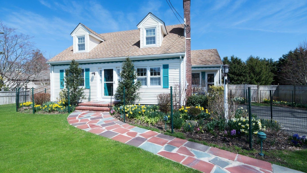 Greenport West House | 4BR Cape Home w Lg Screened Porch. 1m walk/drive Greenport Shops + Dining.