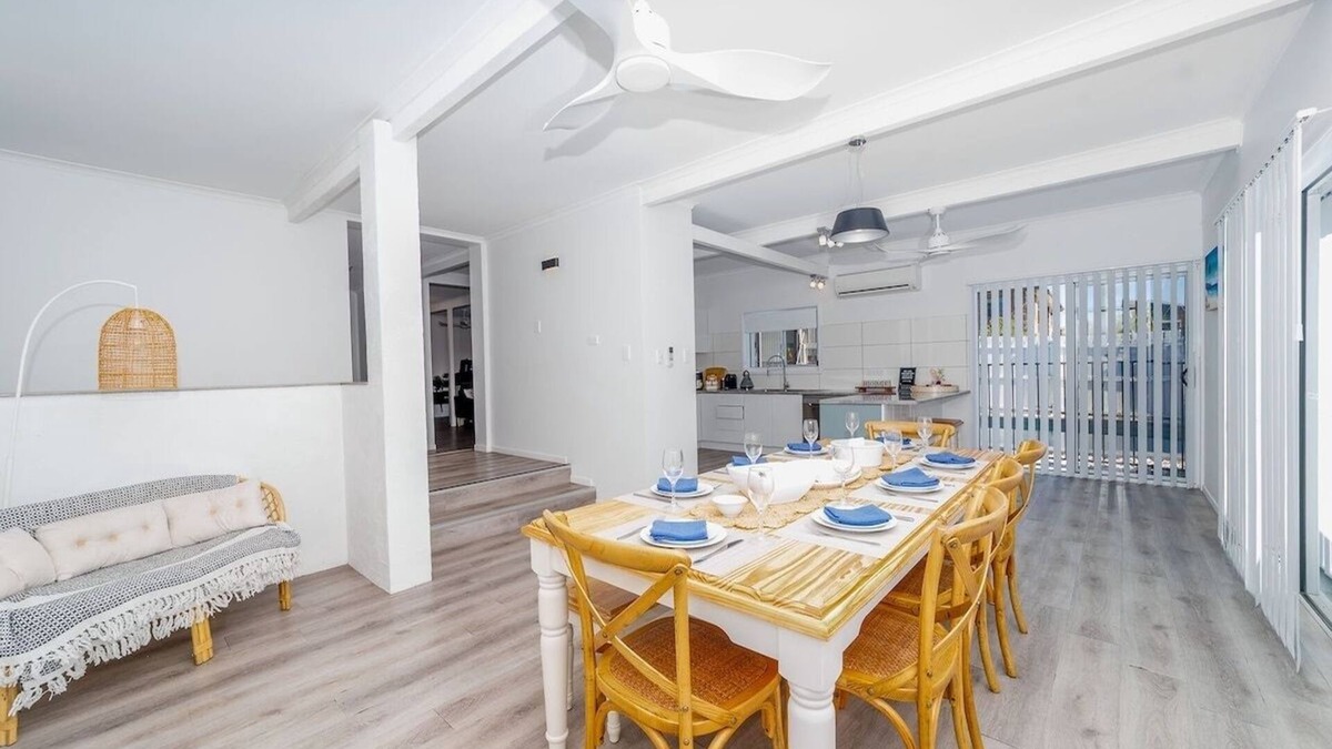 Pialba House | 4BR Coastal Retreat with Pool – Sleeps 10 – Family Friendly
