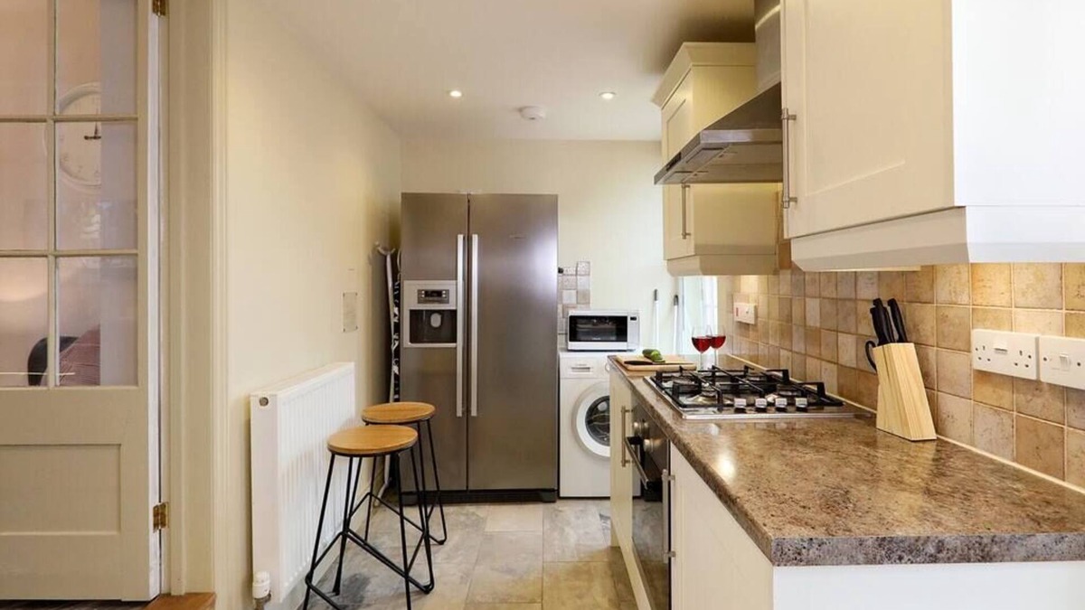 Norwich House | 4BR Elegant Stay | Golden Triangle | Parking