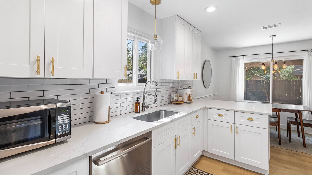 East Oak Hill House | 4BR Family-Friendly Casa, Firepit, BBQ, ~10 min to DT, Zilker, & AUS airport