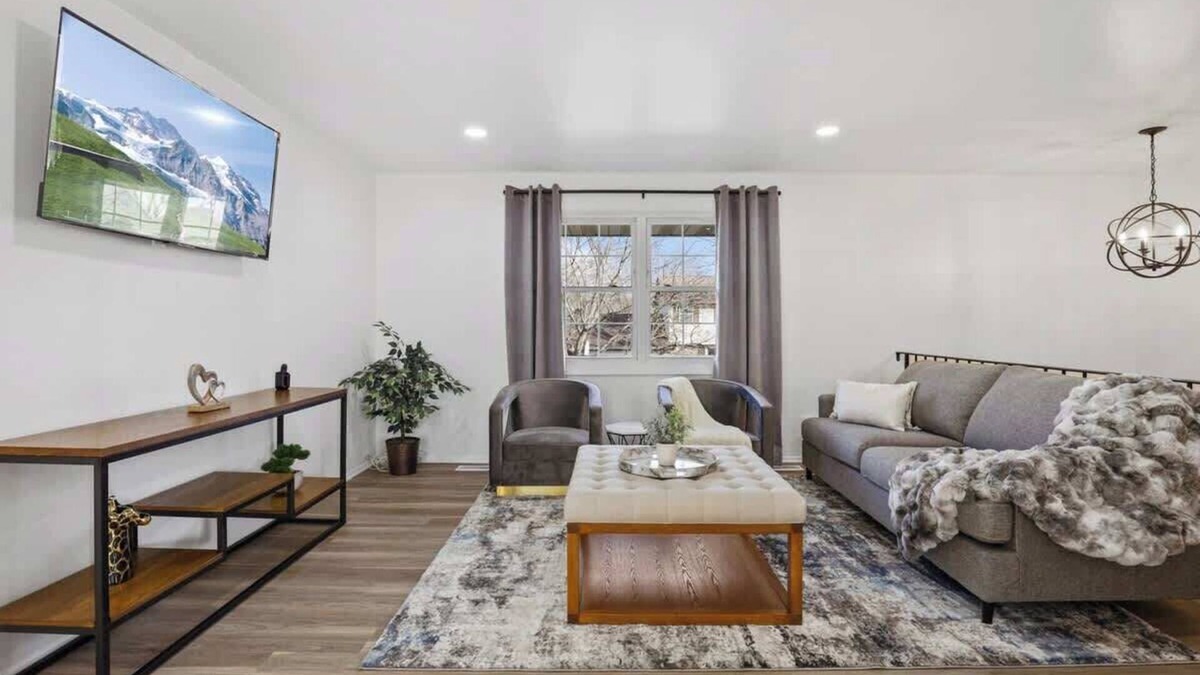 Forestview House | 4BR Family Home w/Great Light | LCP Collection