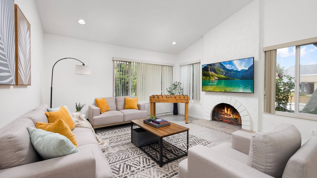 West Covina Villa | 4BR FUN Pool Villa Near Disneyland - Family/Kid Friendly - Sleeps 10