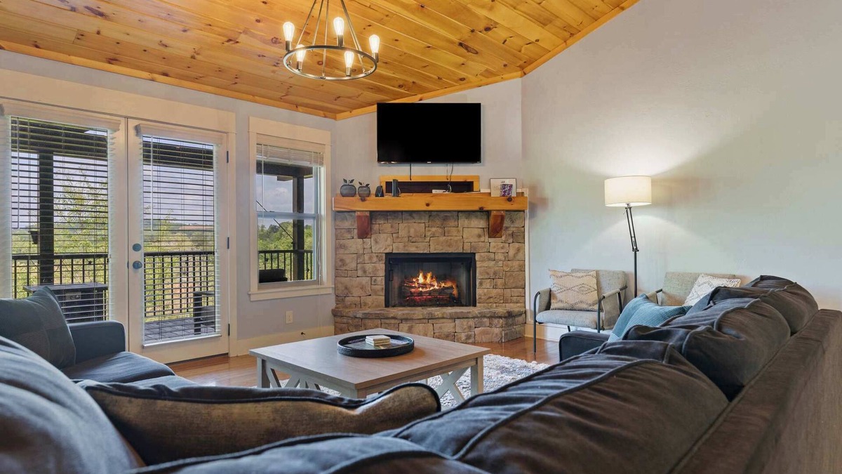 Blue Ridge Cabin | 4BR Gorgeous Blue Ridge Views, Large Decks, Hot Tub, Game Room, Fireplace