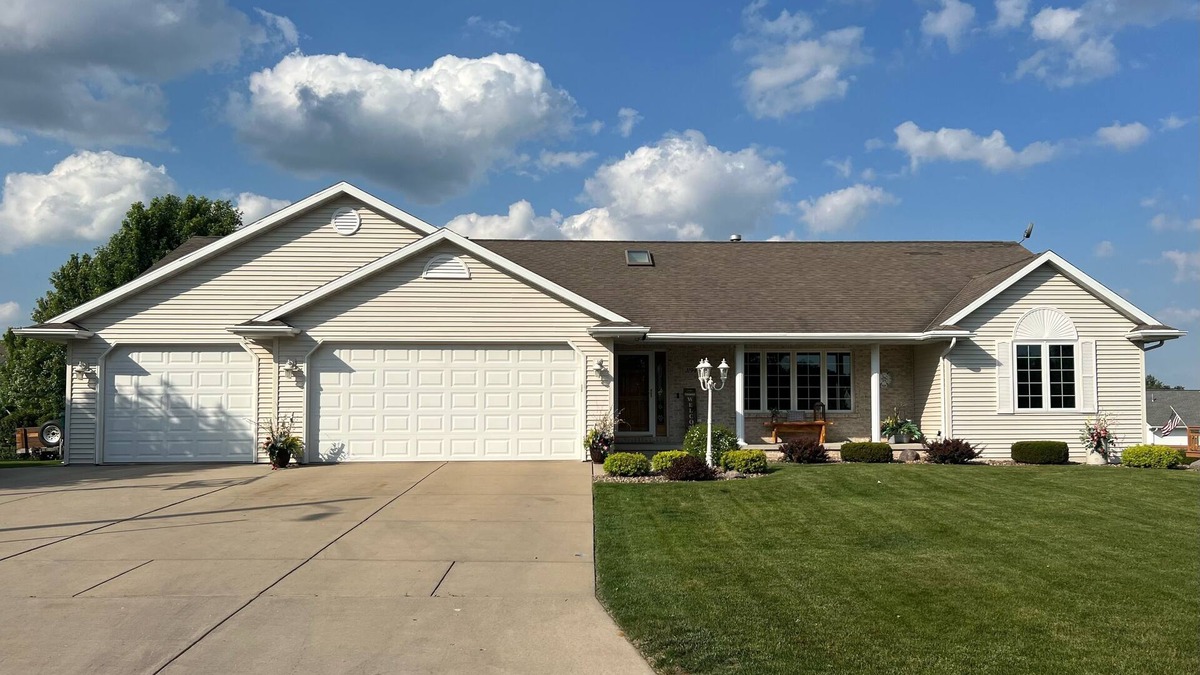 Howard House | 4BR home. 10 minutes from Lambeau Field!