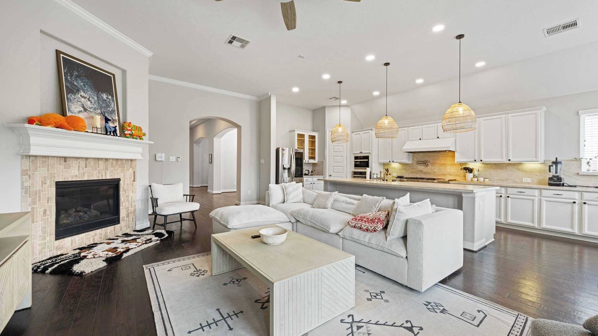 Sugar Land House | 4BR Home in Sterling Heights|Mainfloor Bedroom|Parking|Walk In Closets #42195