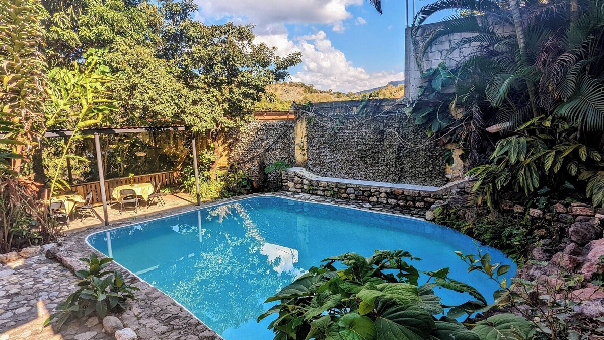 Copan Ruinas House | 4BR House w/Pool, BBQ area & Terrace - Near Central Park & Macaw Mountain!