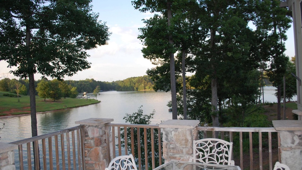 Saxony Forest House | 4BR Luxury Lakefront, big view, Private boatslip, pool table, 15 min Clemson!