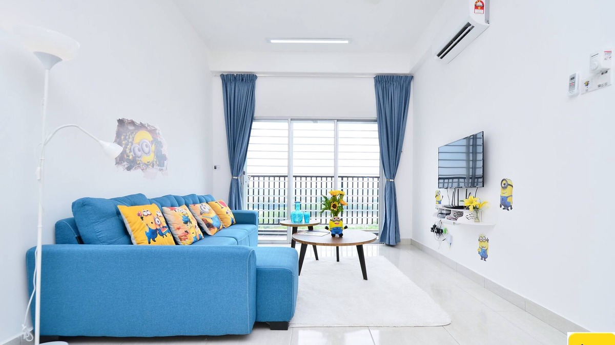 Bandar Saujana Putra Condo | 4BR Minions Homestay-Free WiFi & Parking Near KLIA & MAHSA